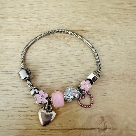 New Pink Flower and Heart Beads Bracelet - Picture 2 of 2
